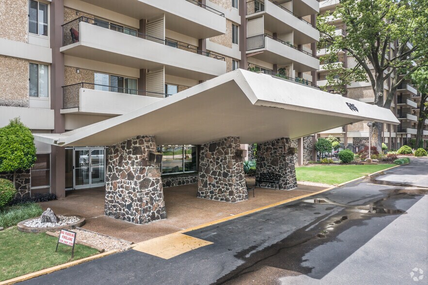 More Photos Of 505 S Perkins Rd, Memphis Apartments For Lease