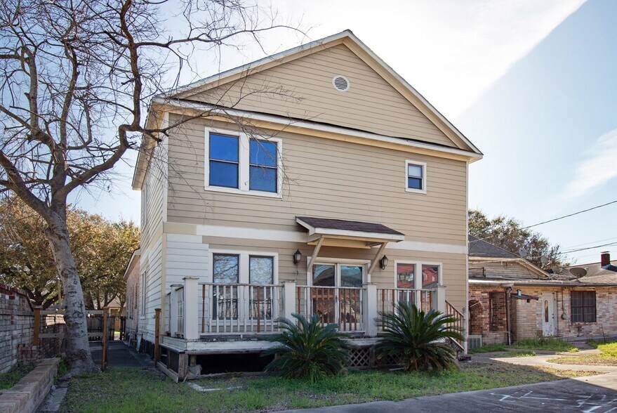 More Photos Of 1333-1335 Yale St, Houston General Retail For Sale