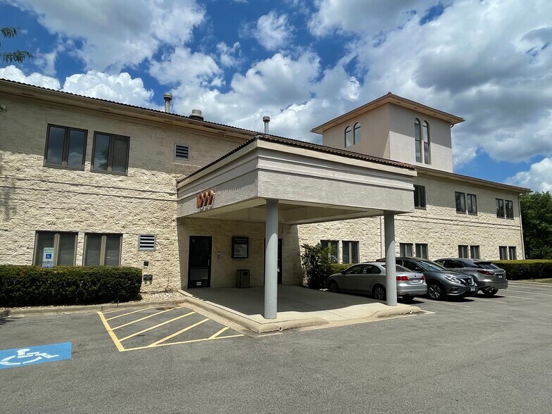 More Photos Of 1999 W 75th St, Woodridge Medical For Lease