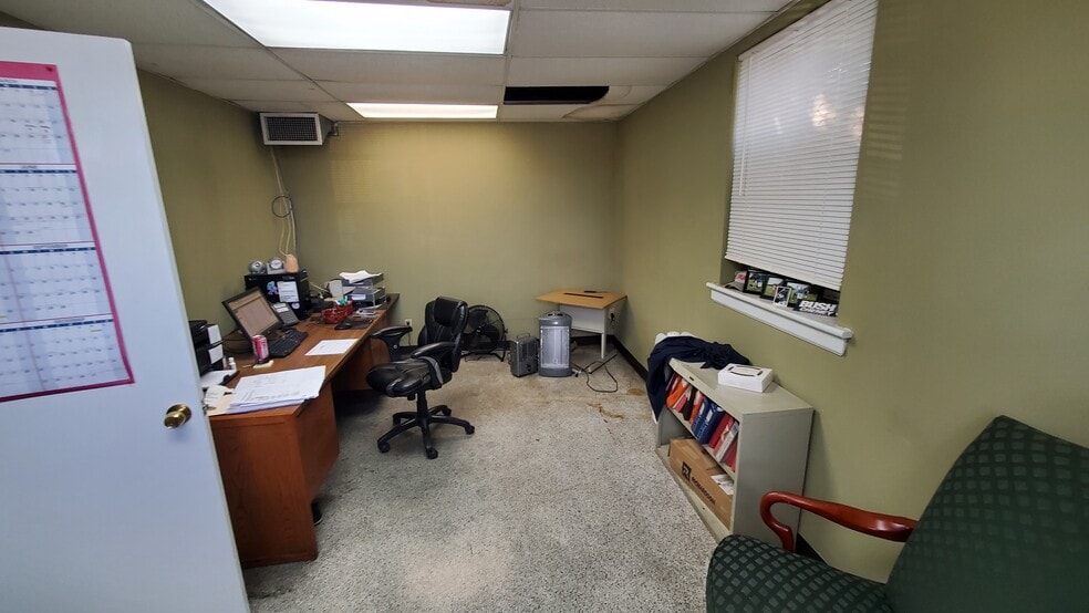 More Photos Of 4820 Rozzelles Ferry Rd, Charlotte Manufacturing For Lease