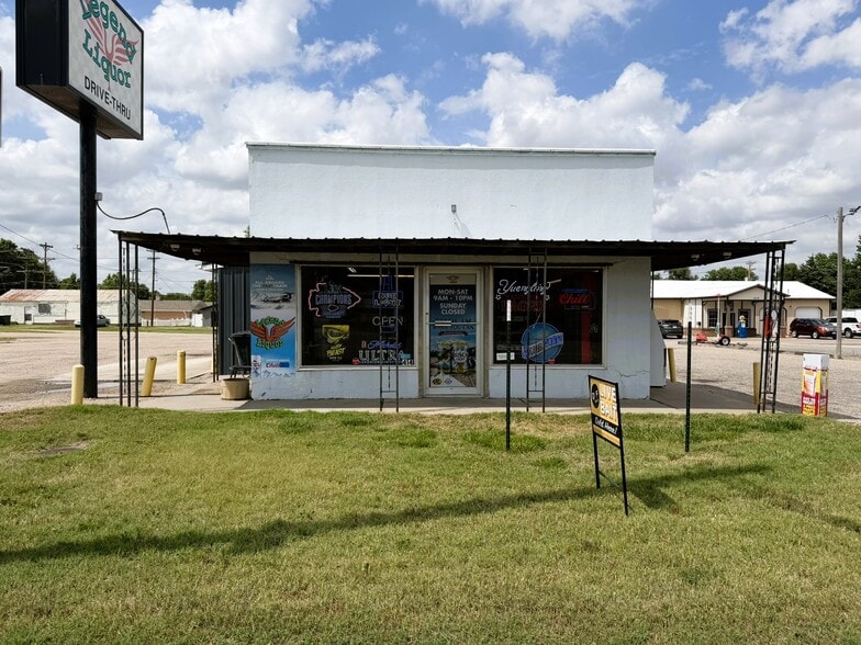 Primary Photo Of 414 W 14th St, Larned General Retail For Sale