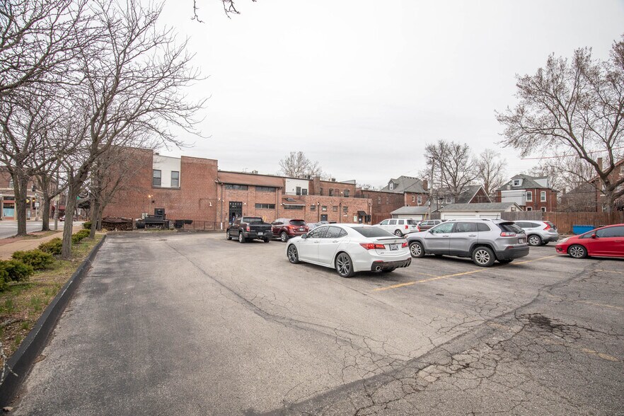 More Photos Of 3008-3030 S Grand Ave, Saint Louis Office Residential For Lease