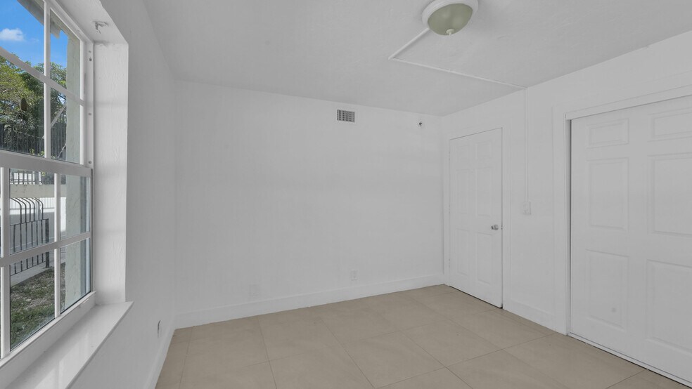 More Photos Of 715 Washington Ave, Lake Worth Apartments For Sale