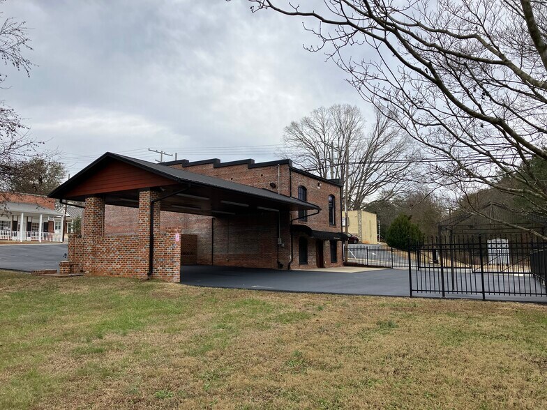 More Photos Of 157 N Main St, Bostic Office For Sale