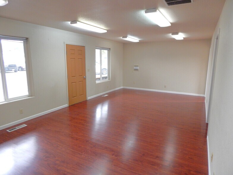 More Photos Of 1562 NE Vine St, Roseburg Office For Lease