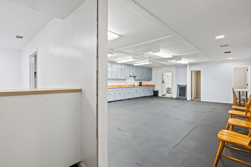 More Photos Of 1355 E Lafayette St, Tallahassee Veterinarian Kennel For Sale