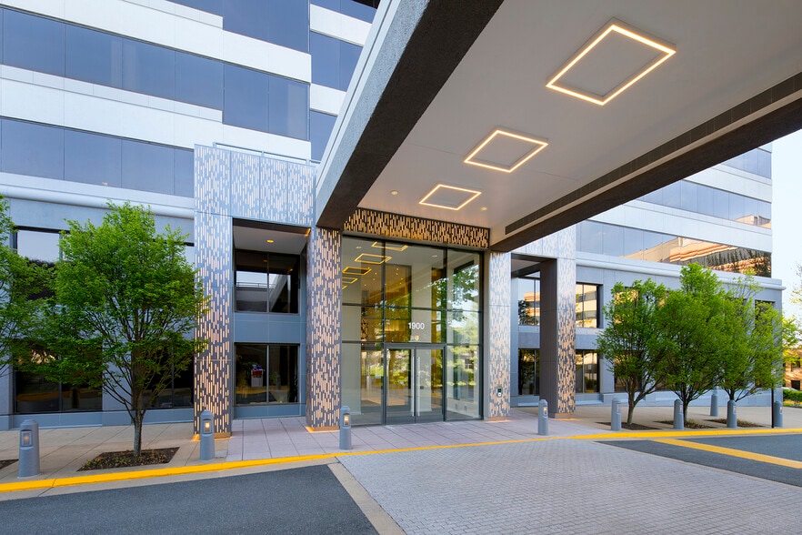 More Photos Of 1900 Gallows Rd, Vienna Office For Lease