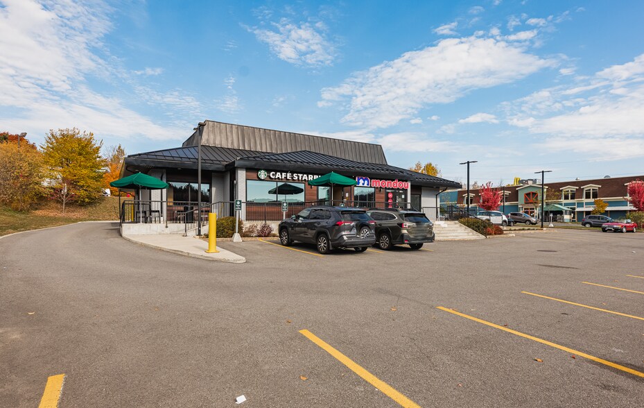 More Photos Of 670 Rue Principale, Ste-Agathe-des-Monts General Retail For Sale