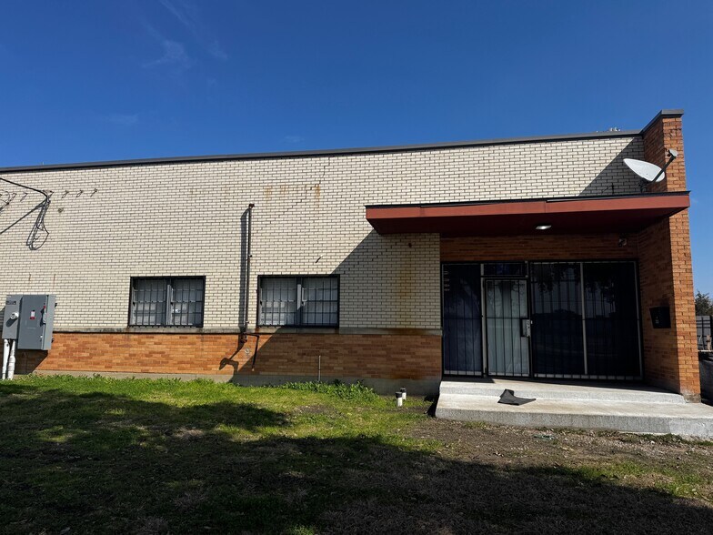 Primary Photo Of 8600 Chancellor Row, Dallas Warehouse For Lease