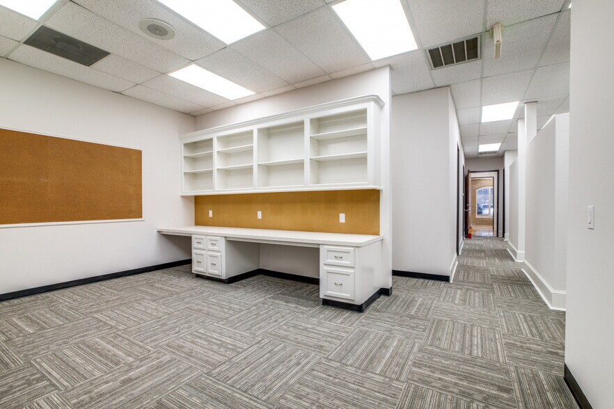 More Photos Of 4779-4781 S Main St, Stafford Office For Lease