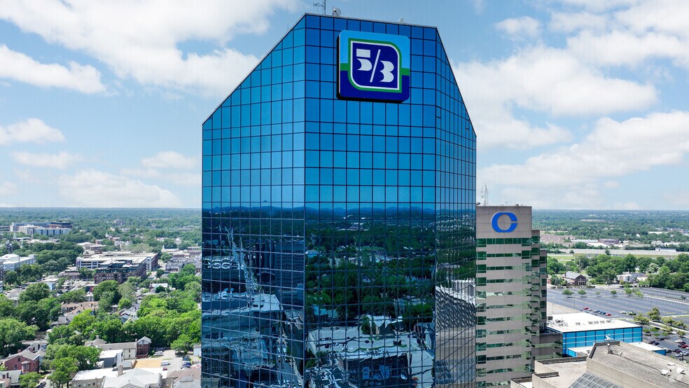 More Photos Of 250 W Main St, Lexington Office For Lease