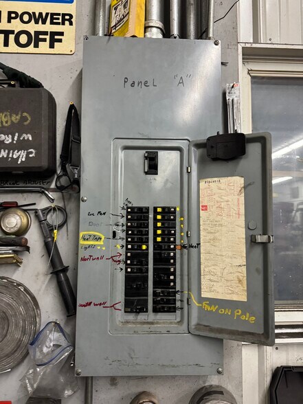 More Photos Of 623 Circle Dr, Iron Mountain Industrial For Sale