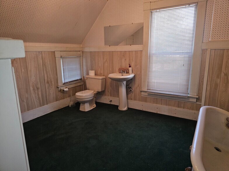 More Photos Of 6836 Palm Ave, Highland Office For Sale