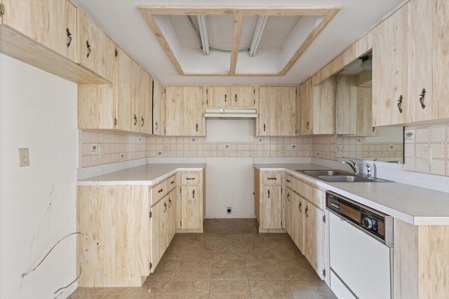 More Photos Of 2303 W Highway 44, Inverness Office For Sale