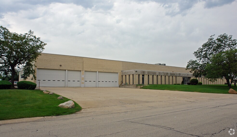 More Photos Of 124 Tower Dr, Burr Ridge Warehouse For Lease