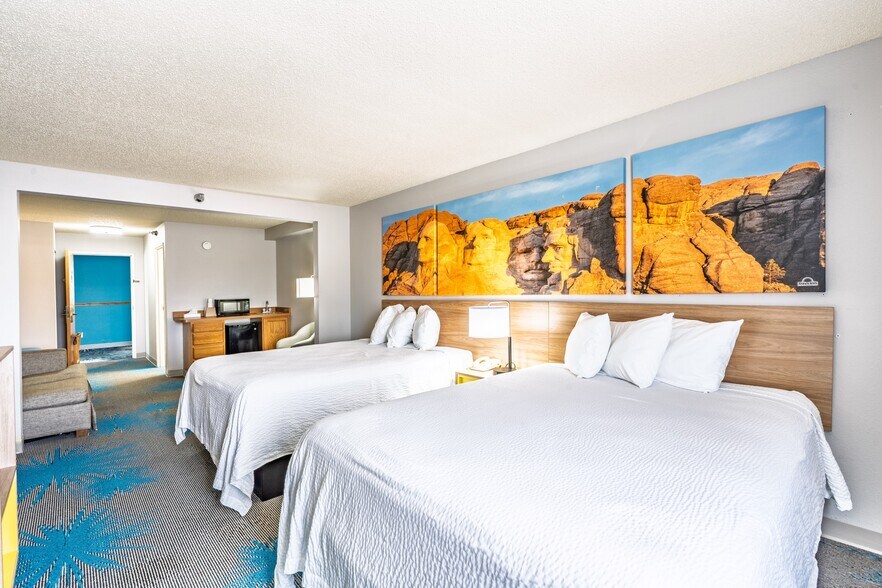 More Photos Of 519 Crook St, Custer Hotel For Sale