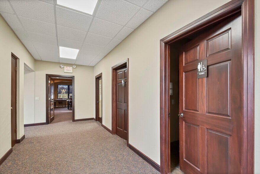 More Photos Of 435 N Broadway St, De Pere Medical For Lease