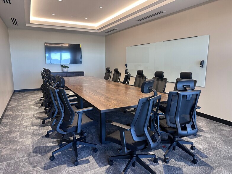 More Photos Of 1901 Main St, Columbia Coworking Space