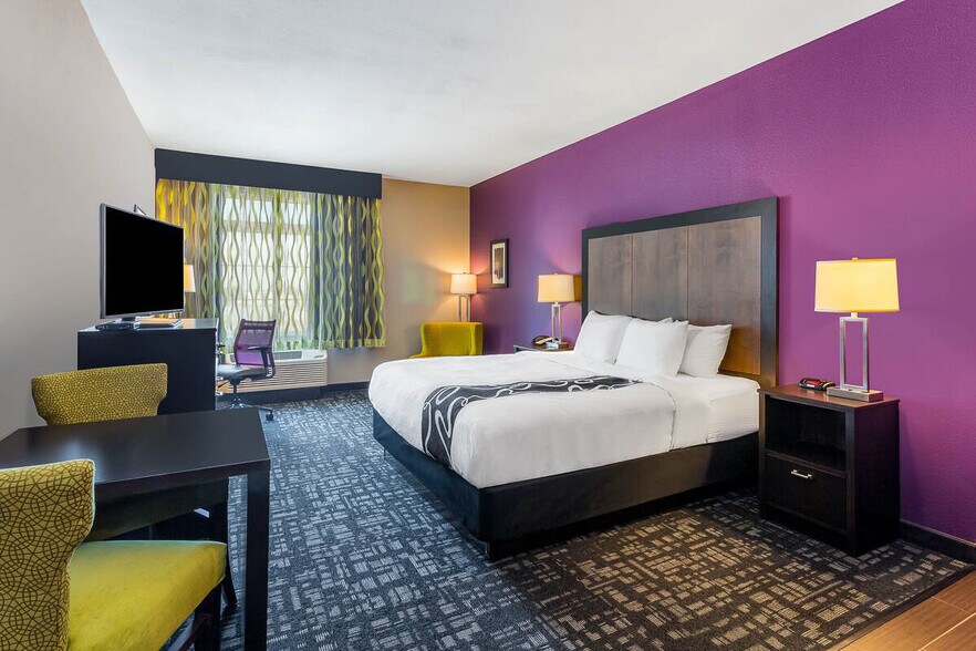 More Photos Of 1314 W Interstate 20, Monahans Hotel For Sale