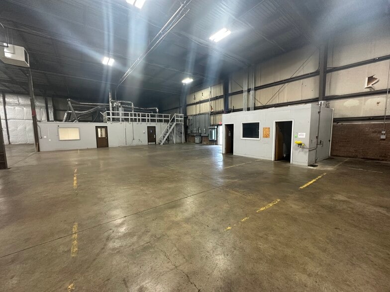 More Photos Of 4250-4276 Strausser St NW, Canton Warehouse For Lease