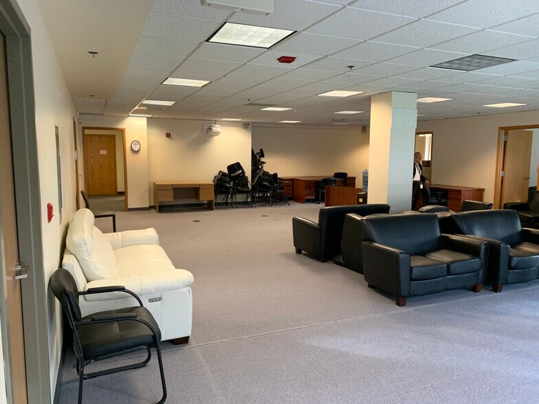 More Photos Of 10634 E Riverside Dr, Bothell Office For Lease