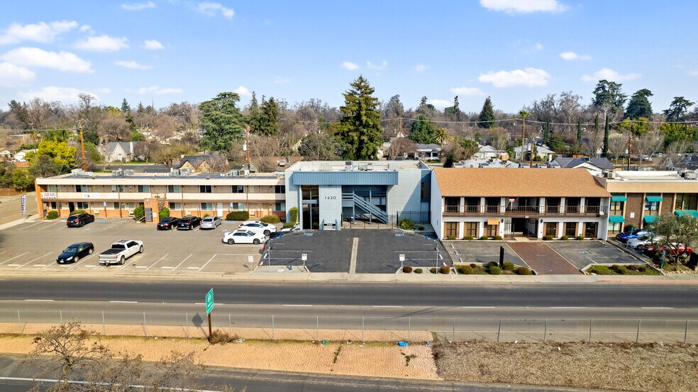 More Photos Of 1620 W Mineral King Ave, Visalia Office For Sale