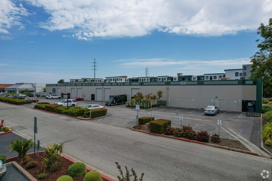 Primary Photo Of 3585 Haven Ave, Menlo Park Warehouse For Lease