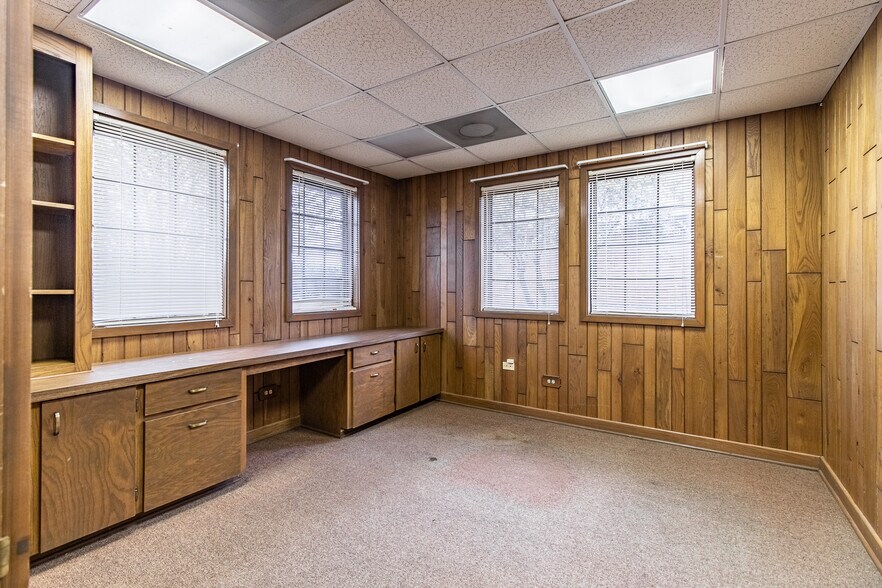 More Photos Of 398 Hart Street, Monroe Medical For Lease