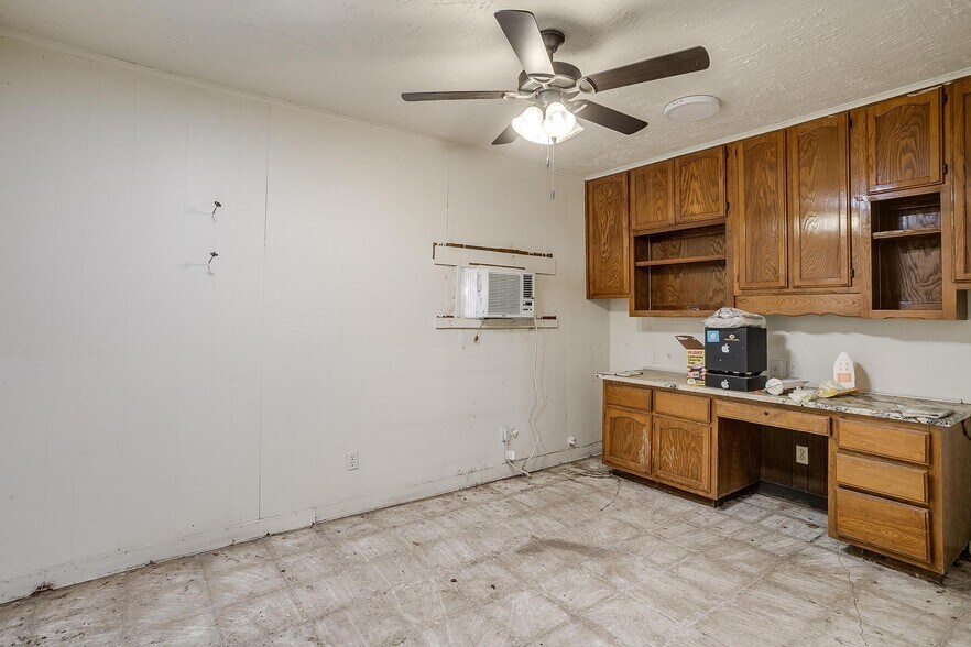 More Photos Of 4140 Mansfield Hwy, Forest Hill Warehouse For Sale