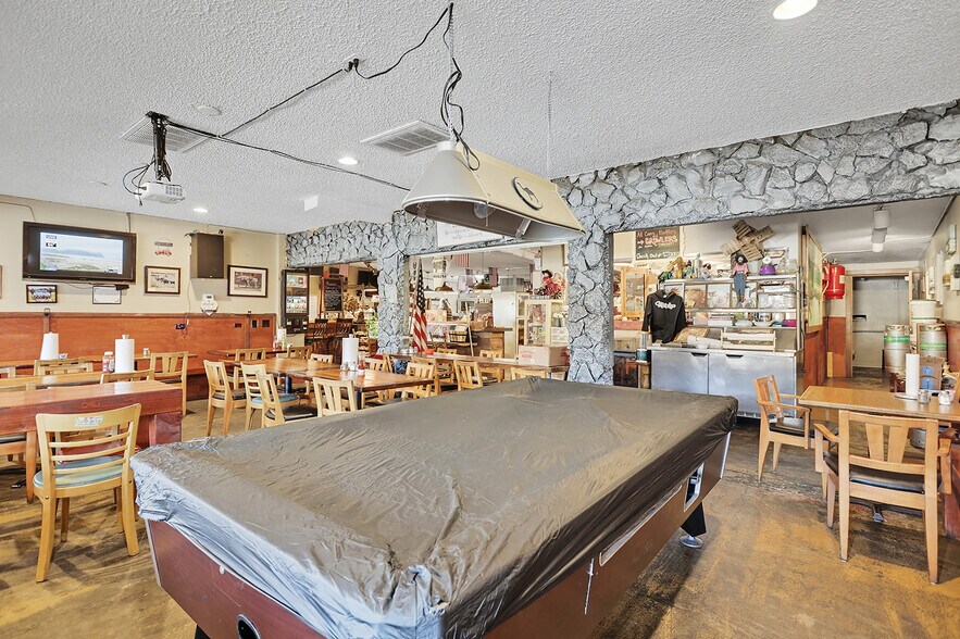 More Photos Of 216 W Steuben St, Cook General Retail For Sale