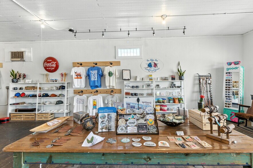 More Photos Of 100 W Murphy St, Alpine General Retail For Sale