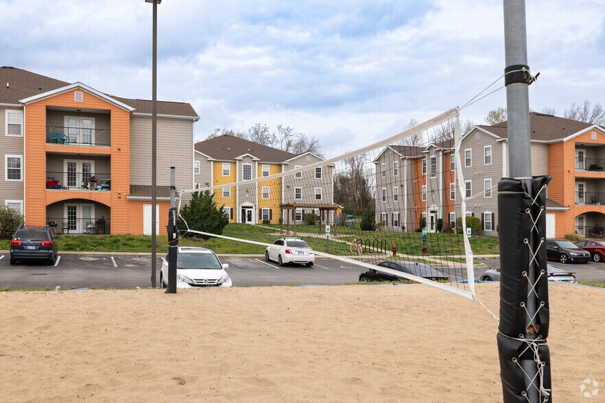 More Photos Of 500 Saluki Blvd, Carbondale Apartments For Sale