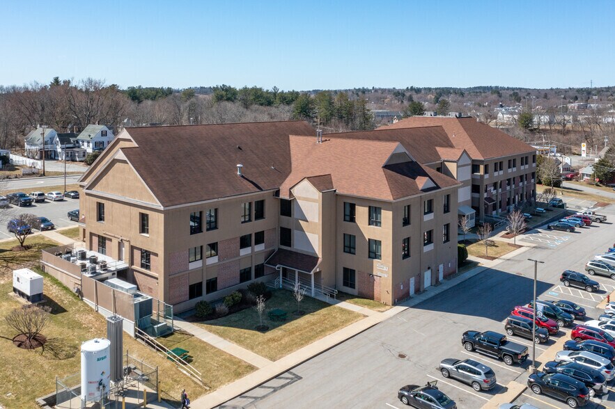 More Photos Of 44 Birch St, Derry Medical For Lease