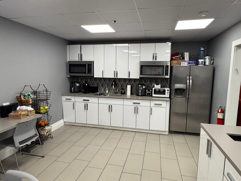 More Photos Of 50 Atrium Dr, Somerset Showroom For Lease