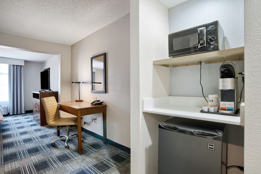 More Photos Of 516 Springhill Plaza Ct, Mobile Hotel For Sale