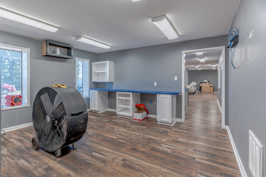 More Photos Of 301 Burke Ave, Jonesboro Warehouse For Sale