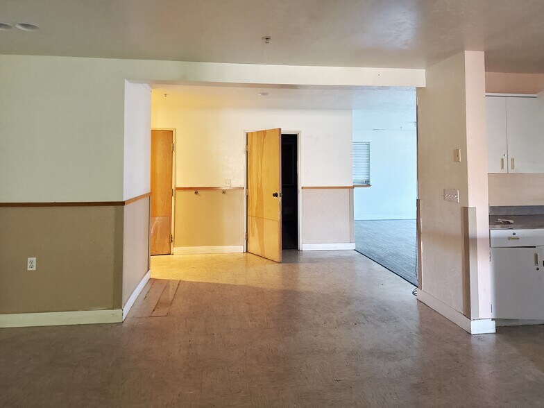 More Photos Of 9350 SE Taylor St, Portland Healthcare For Sale