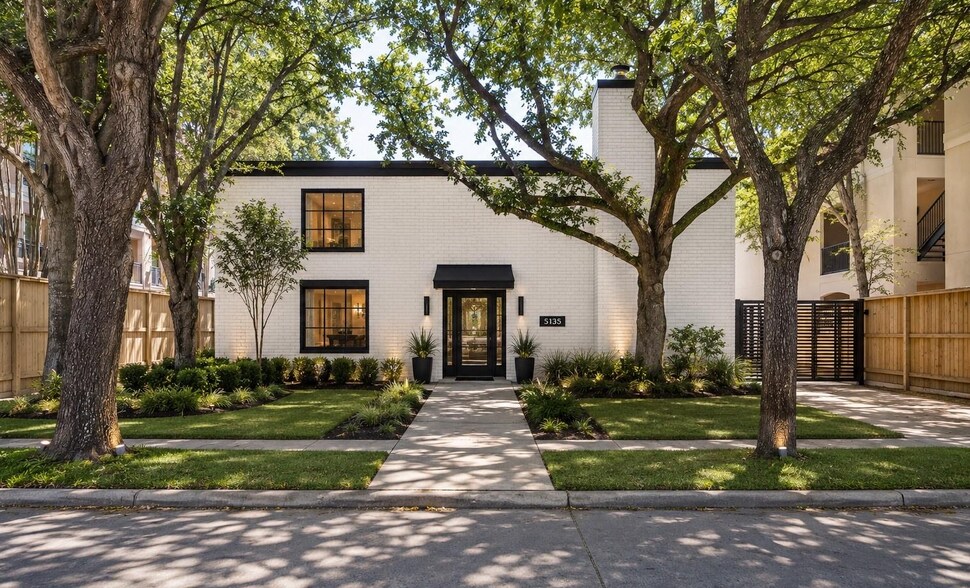 More Photos Of 5135 Edloe St, Houston Office Residential For Sale