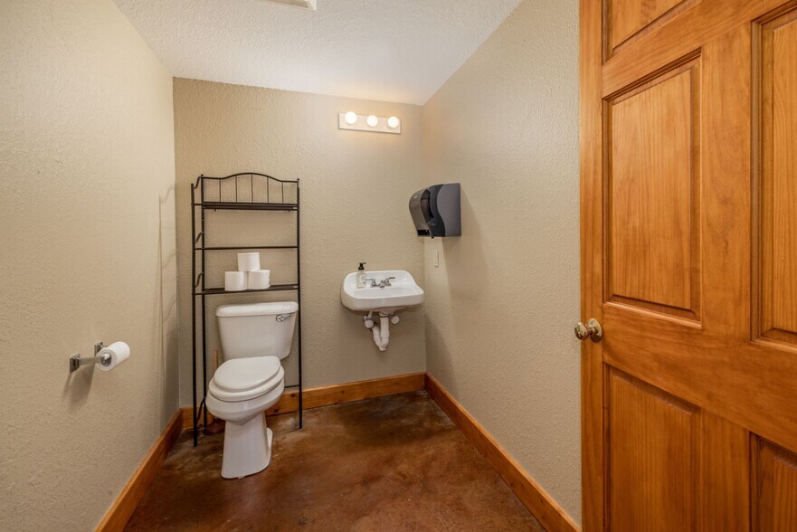 More Photos Of 1331 N Martin Luther King Dr, Milwaukee Storefront Retail Residential For Sale