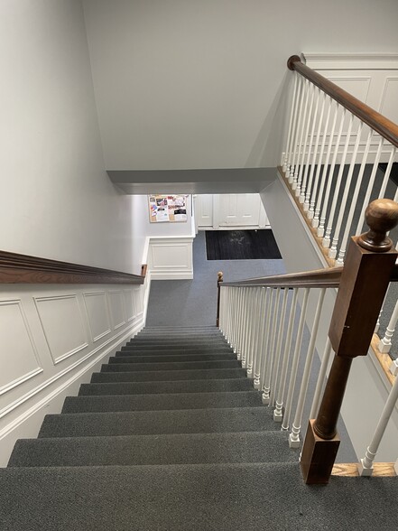 More Photos Of 33 Bedford St, Lexington Medical For Sale