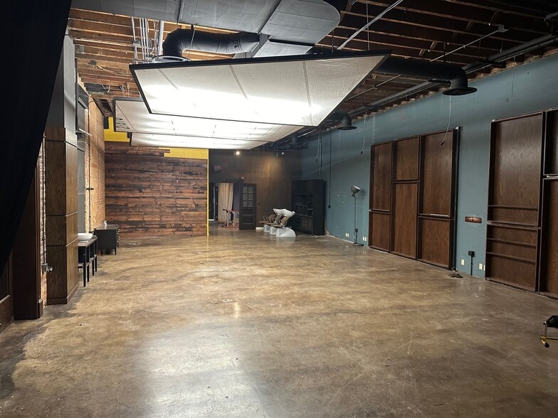 More Photos Of 221 S Tryon St, Charlotte Storefront Retail Office For Sale