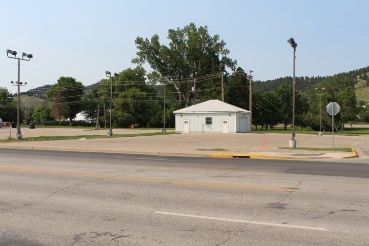 Primary Photo Of 1505 Lazelle St, Sturgis Parking Lot For Sale