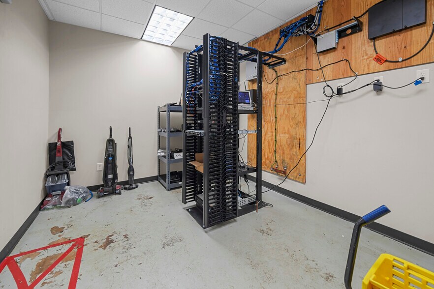 More Photos Of 1930 Hormel Dr, San Antonio Industrial For Sale