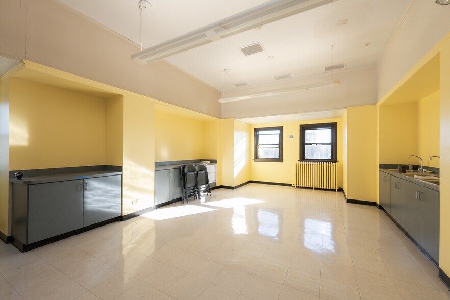 More Photos Of 200 S Oak Park Ave, Oak Park Schools For Sale