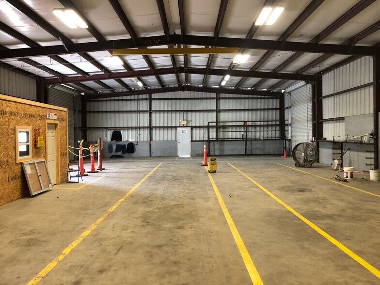 More Photos Of 11585-2 Hwy 181, San Antonio Office For Lease