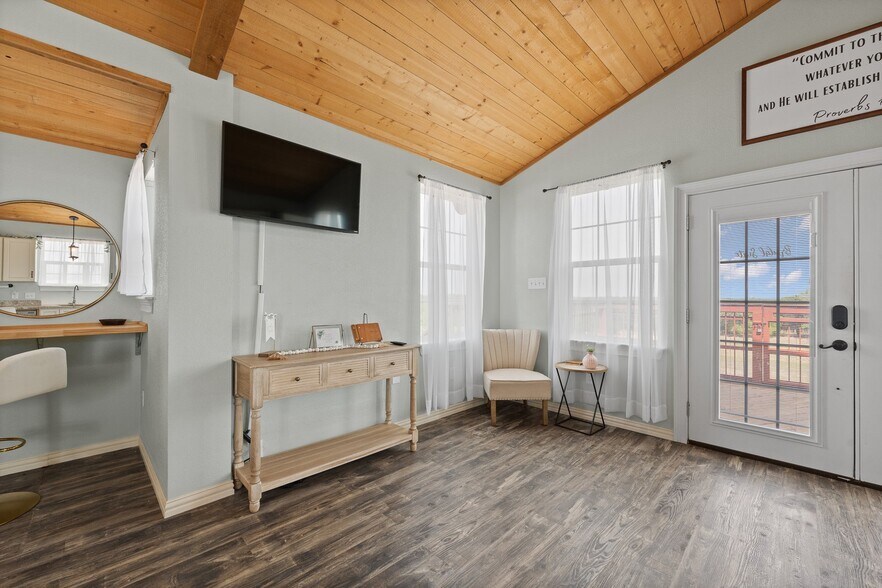 More Photos Of 3119 County Road 2730, Glen Rose Lodge Meeting Hall For Sale