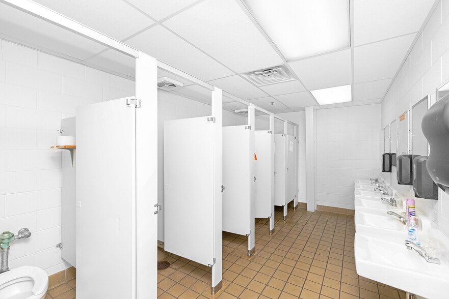 More Photos Of 1655 E 12th St, Mishawaka Manufacturing For Lease