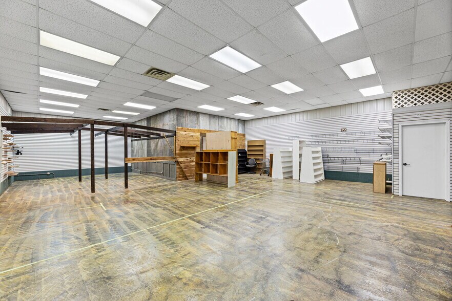 More Photos Of 600 N Maple St, Garnett General Retail For Sale