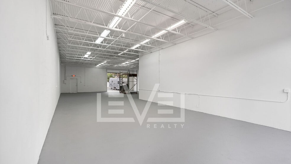 More Photos Of 20 NW 3rd Ave, Deerfield Beach Warehouse For Lease