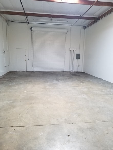 More Photos Of 190 N Arrowhead Ave, Rialto Warehouse For Lease